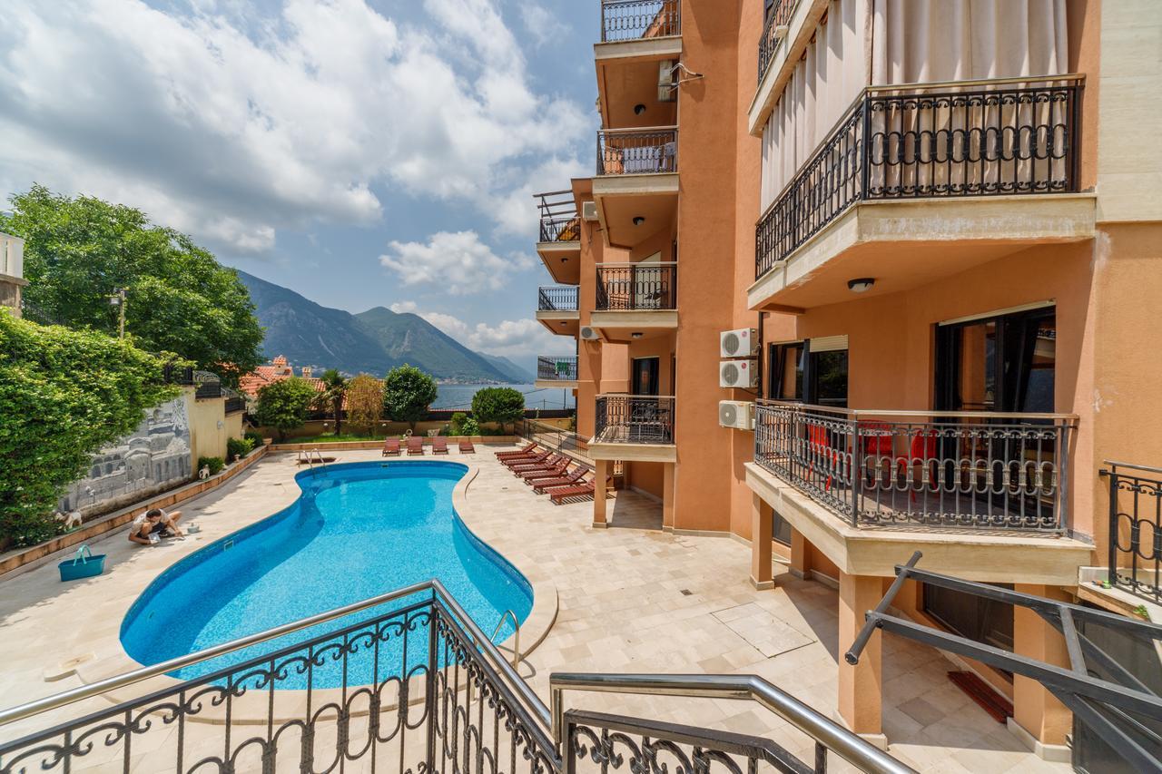 Apartments Coral Kotor Exteriör bild