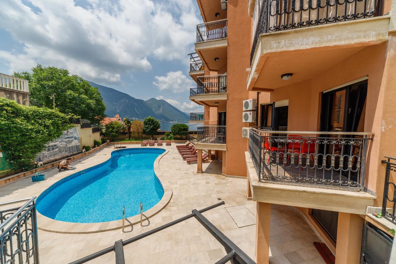 Apartments Coral Kotor Exteriör bild