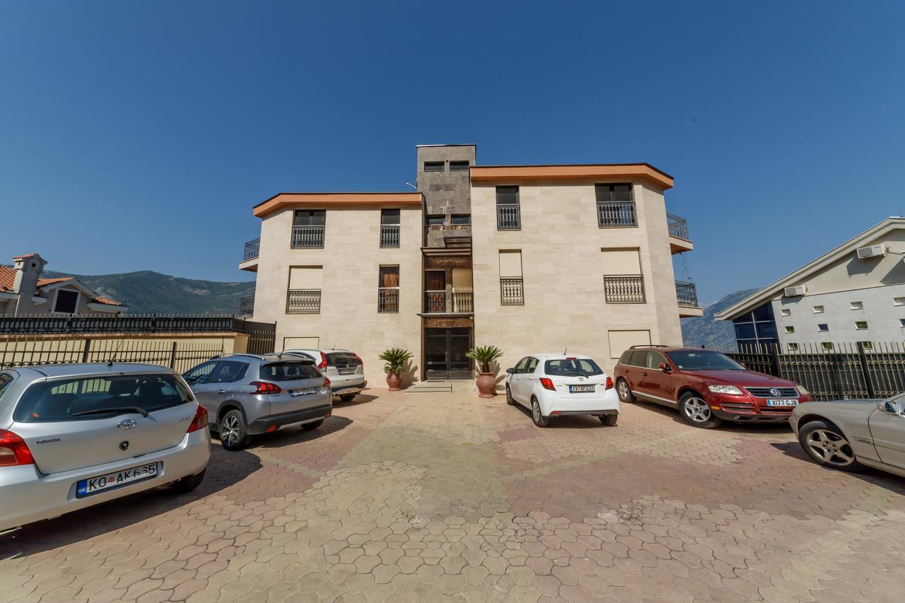 Apartments Coral Kotor Exteriör bild